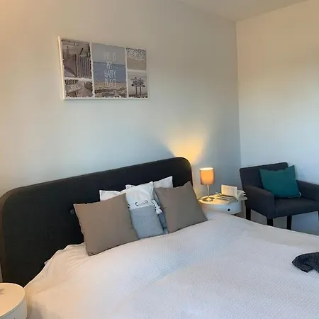 City Nahe Wohnung Mit Blick Ins Gruene Schwerin  Eksteriør billede