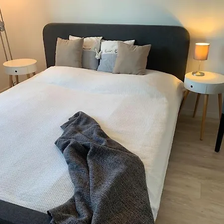 City Nahe Wohnung Mit Blick Ins Gruene Schwerin  Eksteriør billede